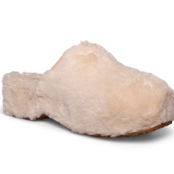 Fuzz Sugar Clog Uggs - Picture 2 of 6